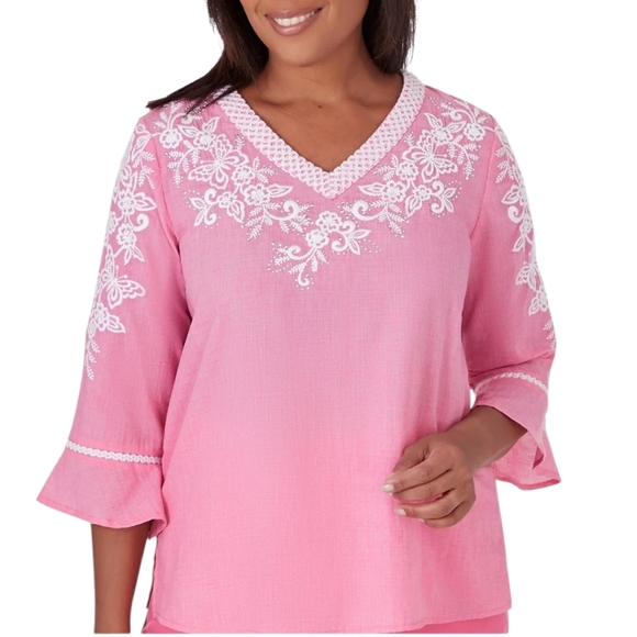 Alfred Dunner Tops - NWT Alfred Dunner Paradise Island pink embroidered top- L. U89